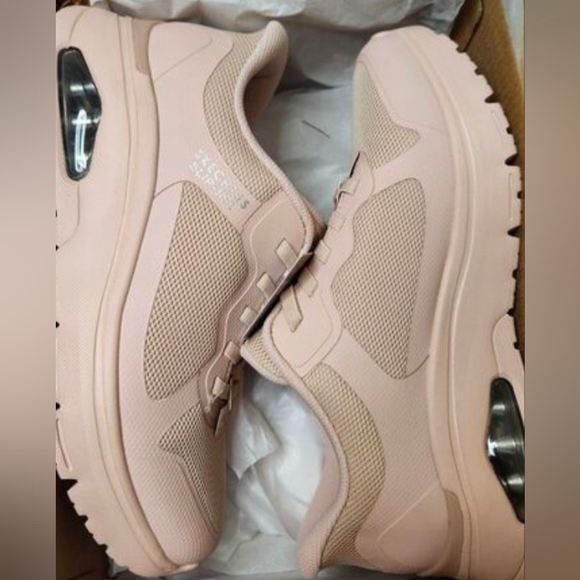 Skechers Light Pink Athletic Shoes 8.5 - Picture 1 of 2